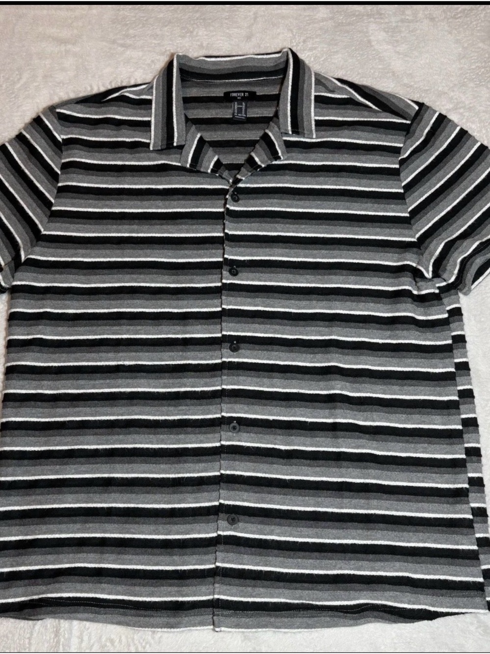 Forever 21 Men's Black and Gray Striped Short-Sleeve Button-Up Shirt